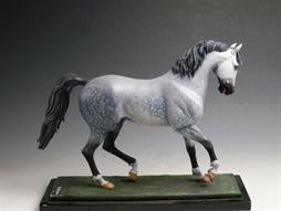 27-	1010977	CHEVAL GRIS POMMELÉ CLAIR	120R	LC	-	280 €